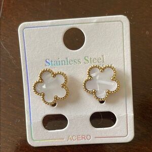 Gold and White Flower Earrings Stainless steel